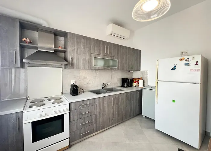 Kamares House *
