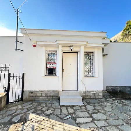 Kamares House *