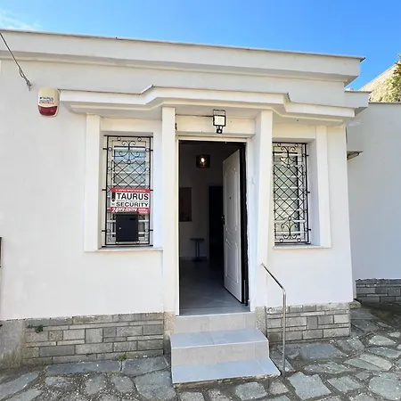 Kamares House *