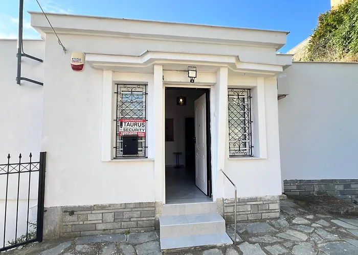 Kamares House *
