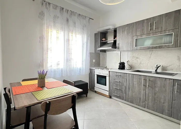 Kamares House * Kawala